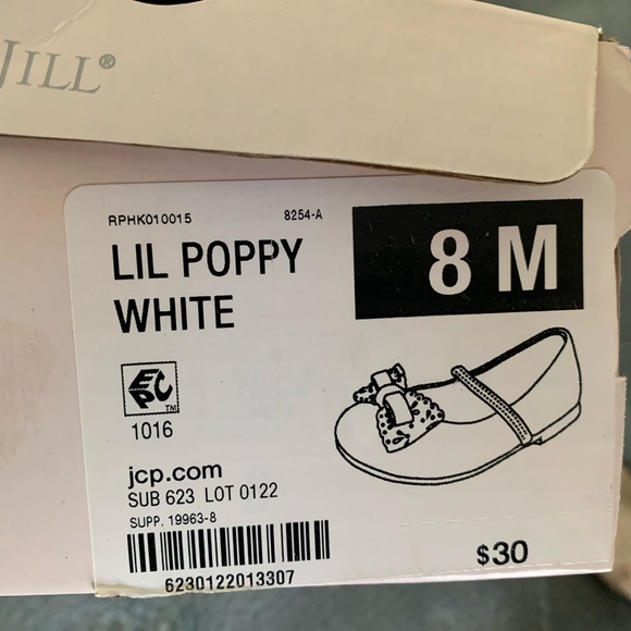 Christie and Jill white toddler girl shoes size 8. New in box, never worn. - Picture 2 of 5